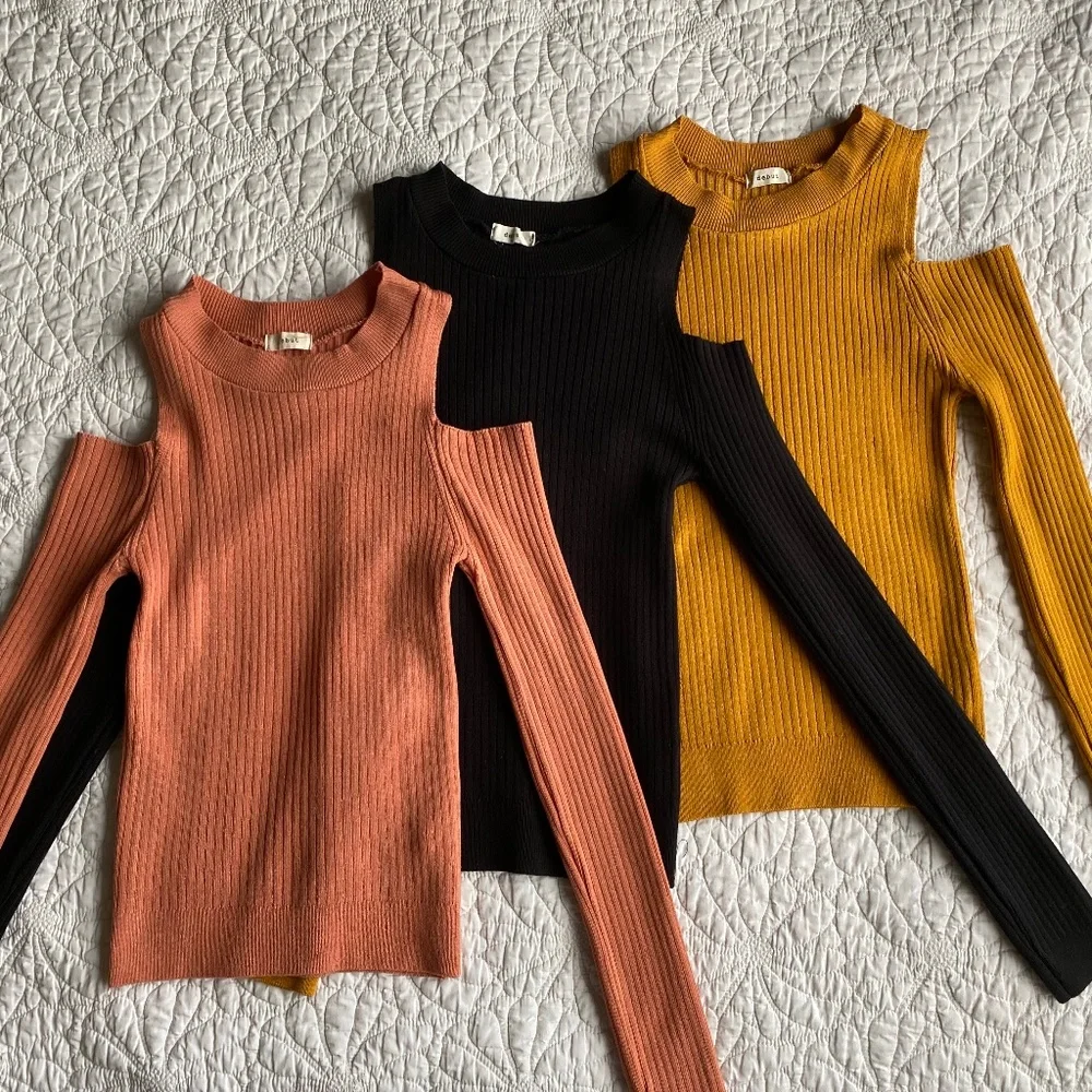 Black Ribbed Longsleeve Cold Shoulder Top - Picture 2 of 6